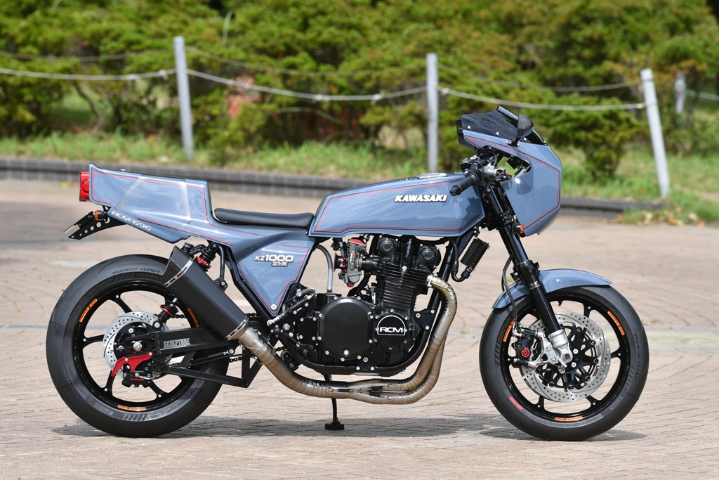 Acuuさんの専門ページ フェアレディZ RZ34 ドアパネル傷防止シート ロゴ入り - 長野県